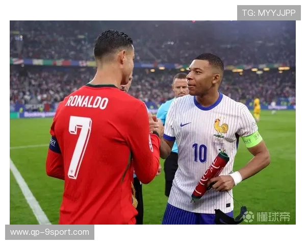 姆巴佩赛场后亲吻队旗，忠诚标签再被强调